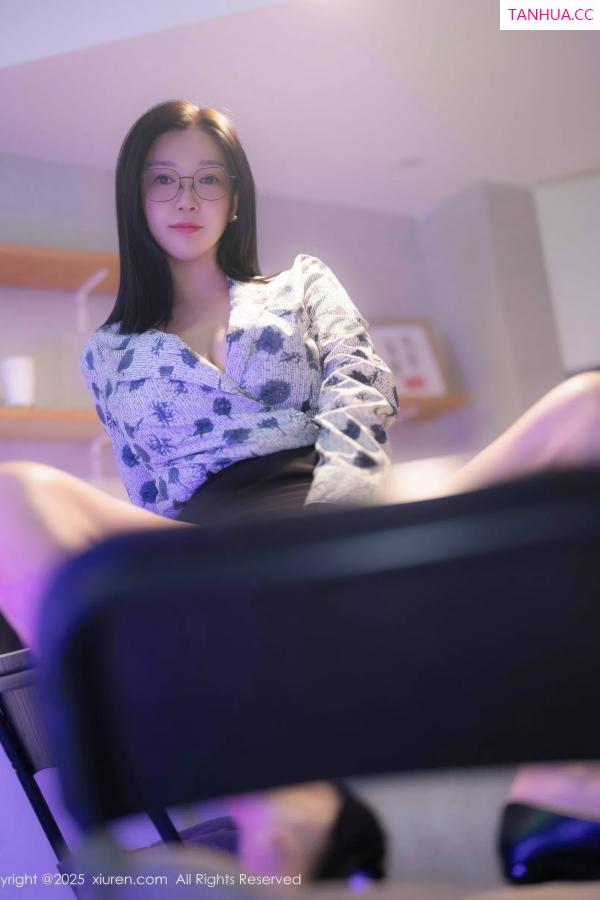  [XiuRen]高清写真图 2025.10.14 No.10866 雅茹老师 OL服饰第32张图片